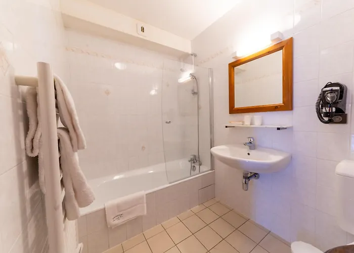 Hotel La Vieille Ferme 3*
