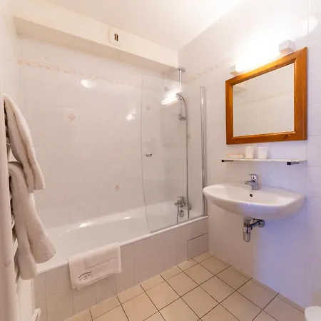 Hotel La Vieille Ferme 3*